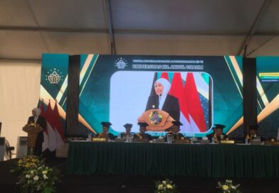 Guna Lestarikan Warisan Ulama: Gubernur Khofifah Dorong Digitalisasi Turats di Wisuda UAC