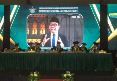 Menko PMK Sampaikan Semangat bagi Wisudawan UAC di Era Disrupsi