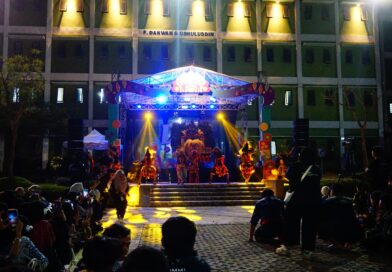 Kekayaan Nusantara Memukau di Dedication of New Student UAC: Dari Fashion Show Kerajaan hingga Tari Tradisional